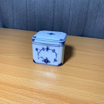 ロイヤルコペンハーゲン　ブルーフルーテッド　スクエアボックス　ボンボニエール Amazon.co.jp: ロイヤルコペンハーゲン ブルーフルーテッド